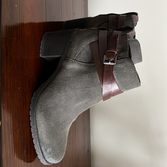 Sam Edleman Hannah Gray Suede Leather Belted Ankle Booties Boots Size 7.5 - Picture 3 of 6